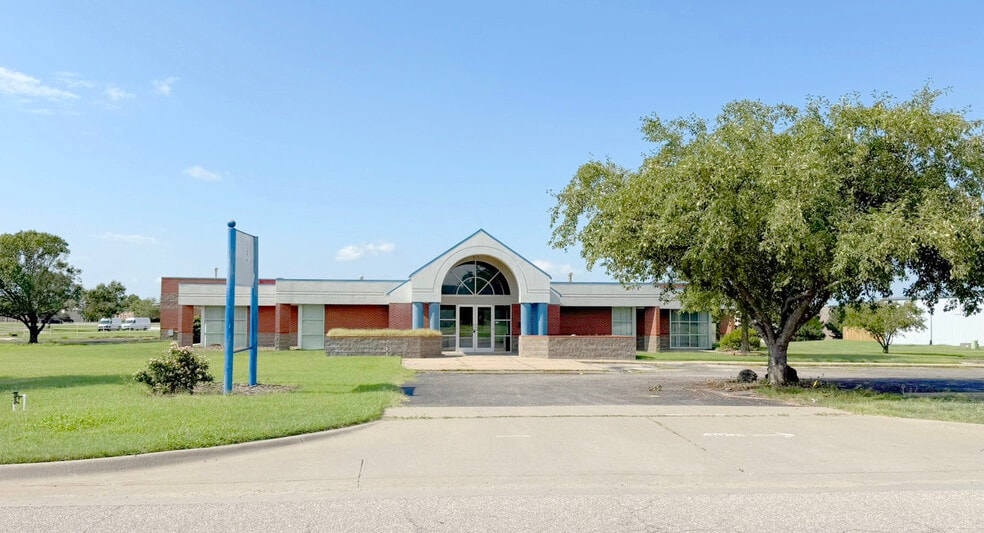 More Photos Of 9310 E 37th St, Wichita Flex For Sale