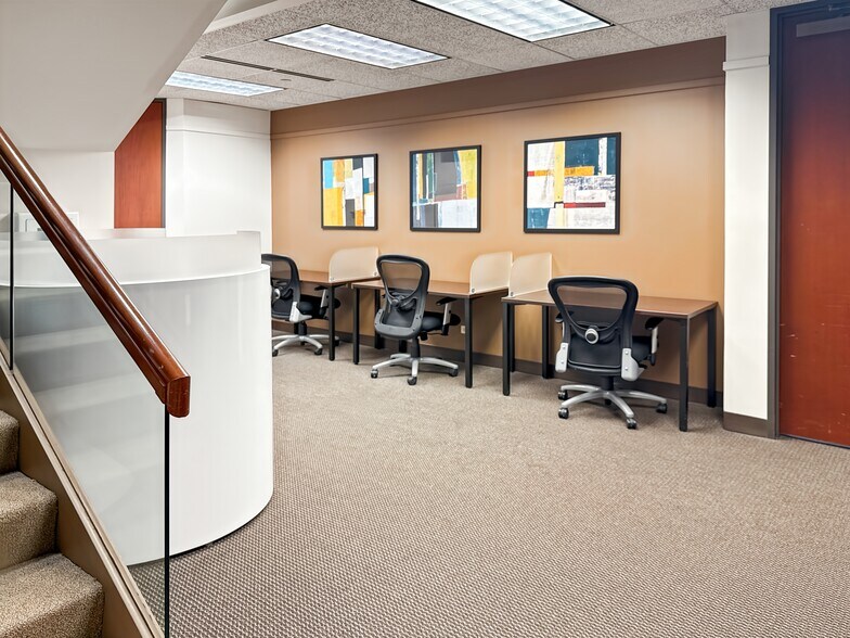 More Photos Of 1415 W 22nd St, Oak Brook Office For Lease