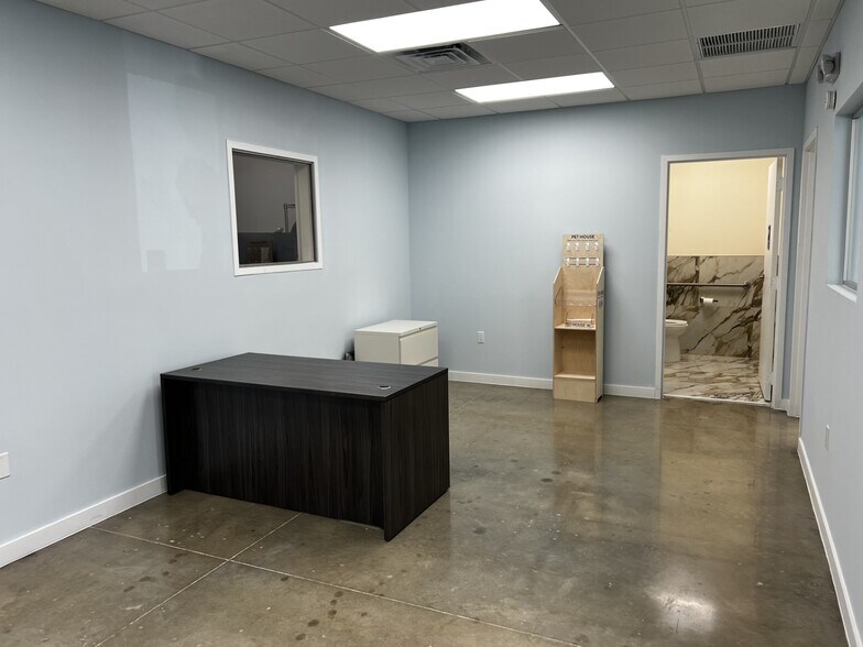 More Photos Of 35 SW 12th Ave, Dania Beach Distribution For Sale