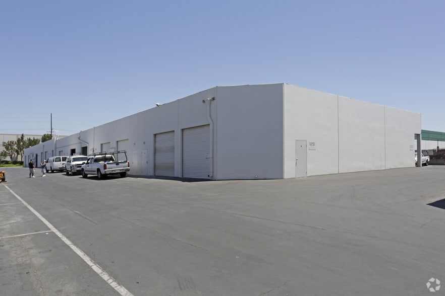 More Photos Of 13950 Rosecrans Ave, Santa Fe Springs Warehouse For Lease