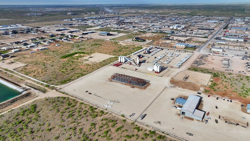 More Photos Of 10009 W. County Road 72, Midland Warehouse For Lease