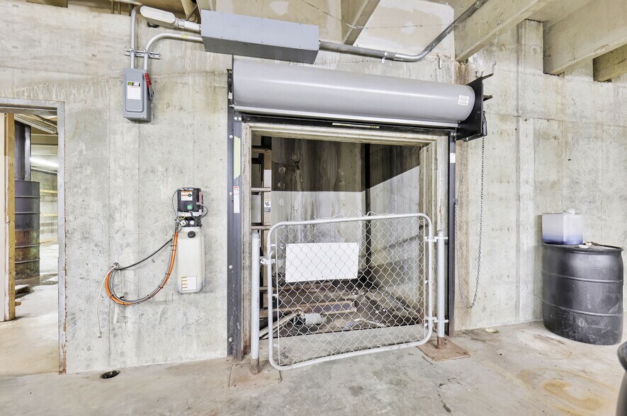 More Photos Of 11209 W Kellogg, Wichita Auto Dealership For Sale