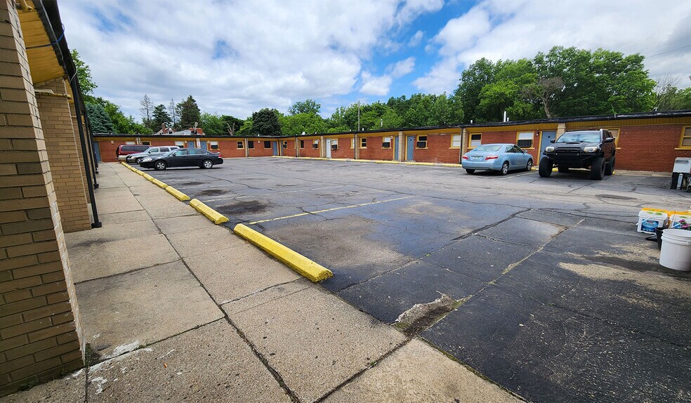 More Photos Of 22400 Plymouth Rd, Detroit Hotel For Sale