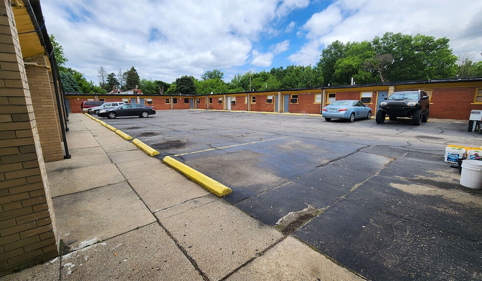 More Photos Of 22400 Plymouth Rd, Detroit Hotel For Sale