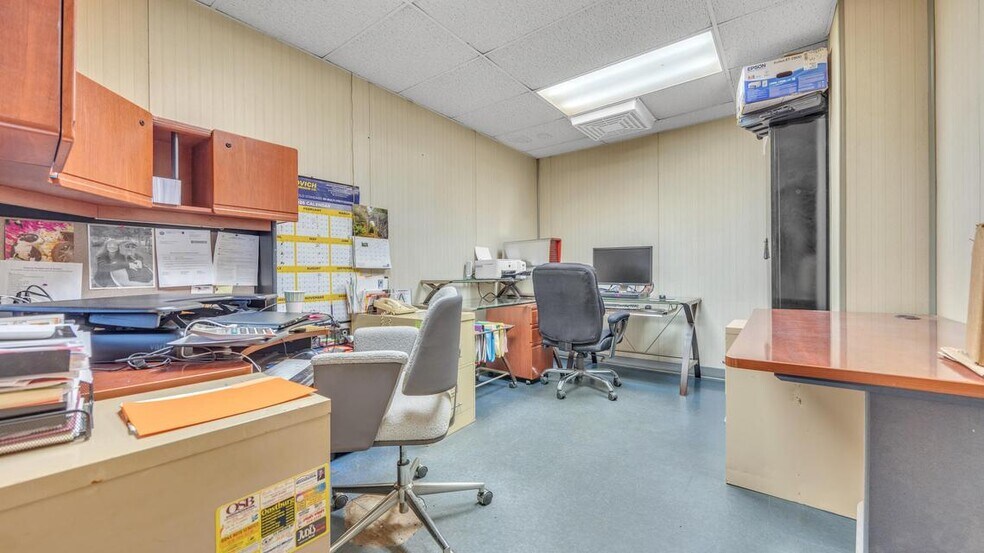 More Photos Of 310 S 10th St, Oostburg Manufacturing For Sale