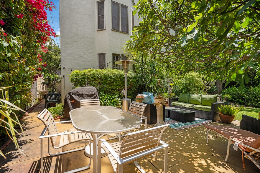 More Photos Of 1040 S Longwood Ave, Los Angeles Apartments For Sale