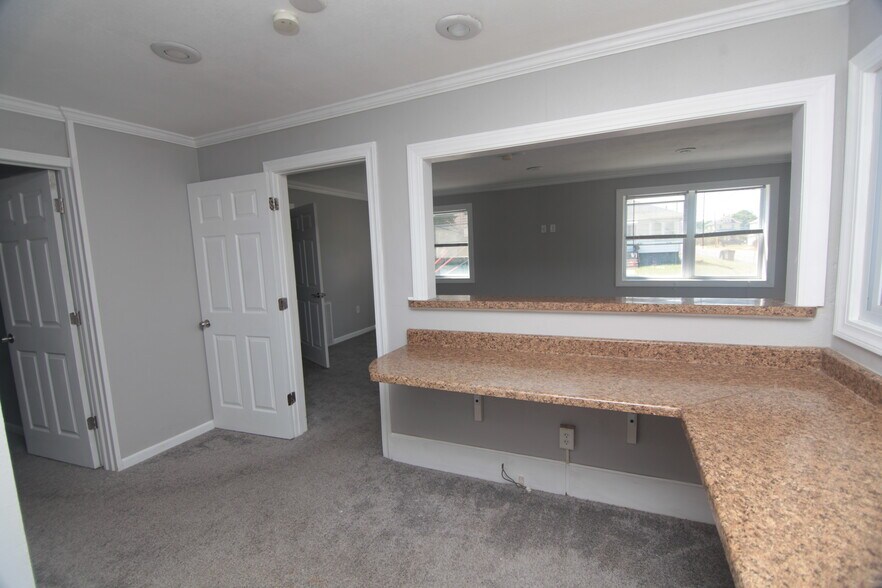 More Photos Of 124 3rd Ave W, Milan Office For Lease