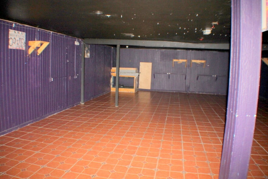 More Photos Of 3907 1/2 Canal St, Houston Bar For Lease