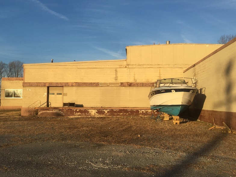 More Photos Of 2800-2822 Carroll Ave, Lynchburg Warehouse For Lease