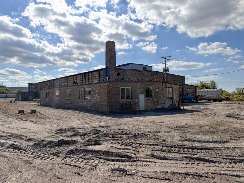 More Photos Of 5000 S Whitnall Ave, Cudahy Warehouse For Sale