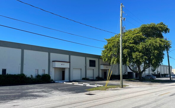More Photos Of 4701-4755 NE 12th Ave, Oakland Park Warehouse For Lease