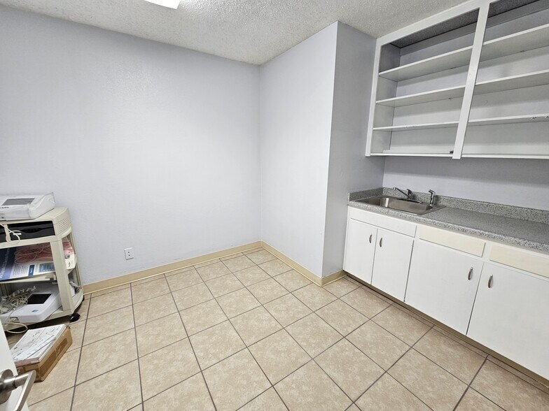 More Photos Of 1376 N Waterman Ave, San Bernardino Medical For Lease