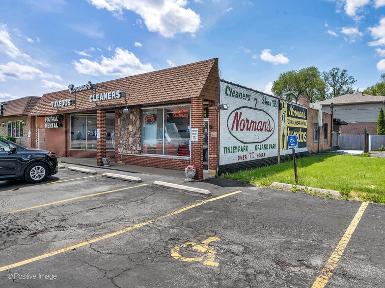 More Photos Of 17702 Oak Park Ave, Tinley Park Storefront Retail Office For Sale