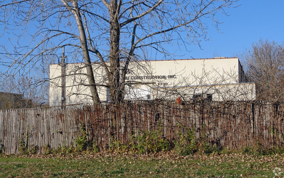 More Photos Of 11S204 Madison St, Burr Ridge Manufacturing For Sale