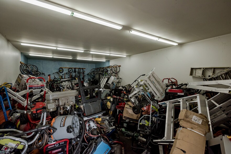 More Photos Of 13014 Pacific Ave S, Tacoma General Retail For Lease