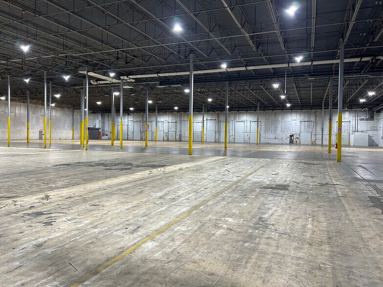 More Photos Of 4000-4024 Precision Dr, Cincinnati Manufacturing For Sale