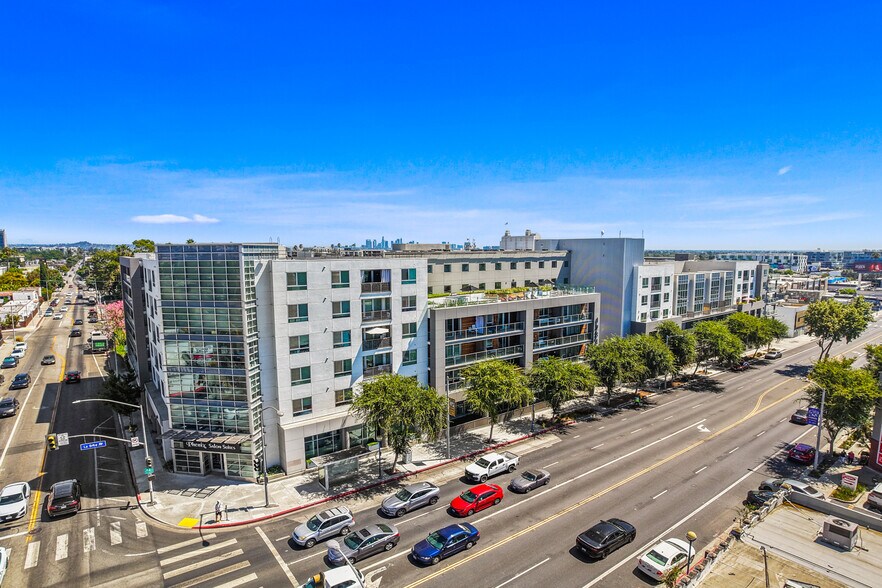 Primary Photo Of 1234 N La Brea Ave, West Hollywood Apartments For Lease