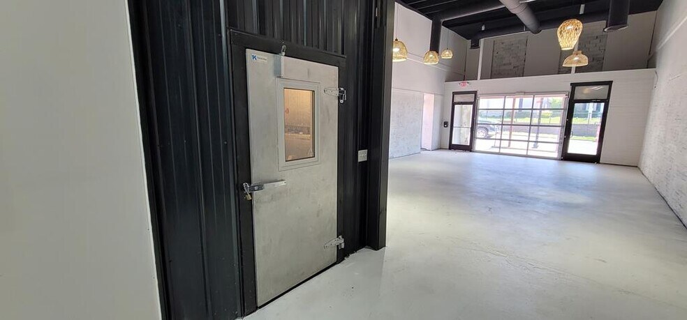 More Photos Of 218 N Main St, Beaver Dam General Retail For Sale