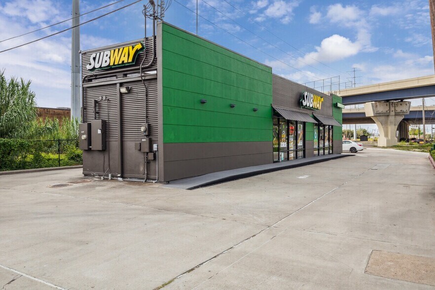 More Photos Of 8549 Almeda Rd, Houston General Retail For Sale