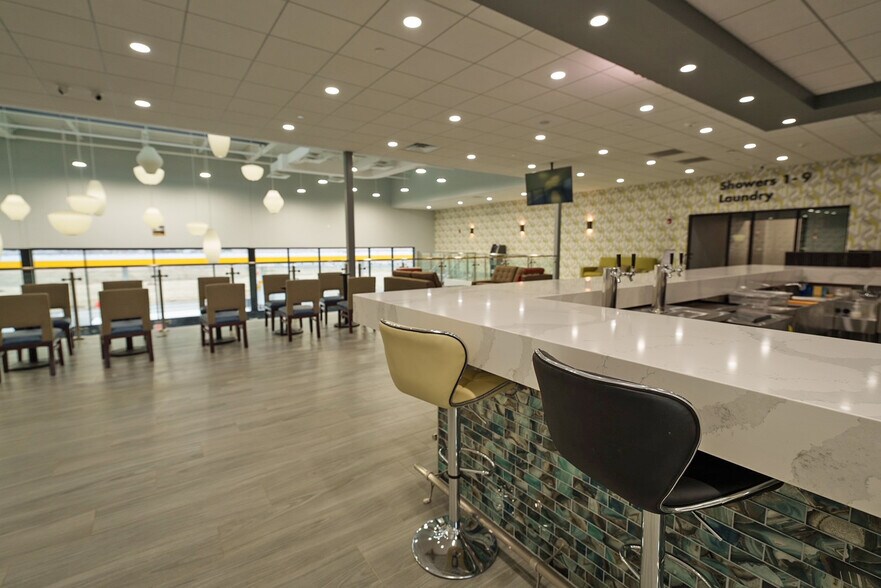 More Photos Of 601 S 88th Ave, Peotone Service Station For Lease