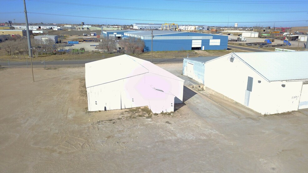 More Photos Of 302 Industrial Ave, Odessa Warehouse For Sale