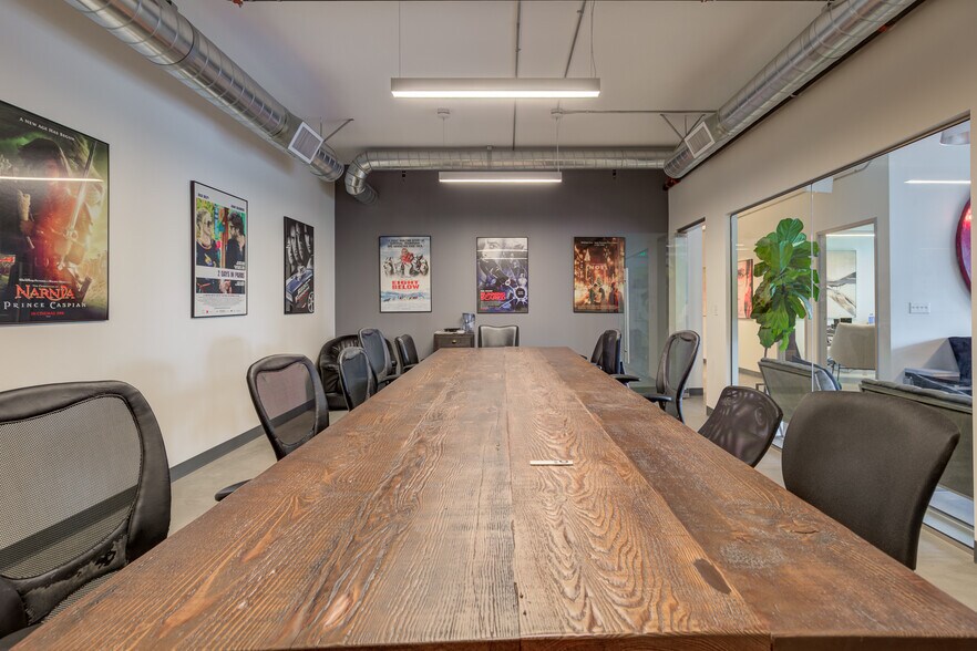 More Photos Of 5815-5825 W Sunset Blvd, Hollywood Office For Lease