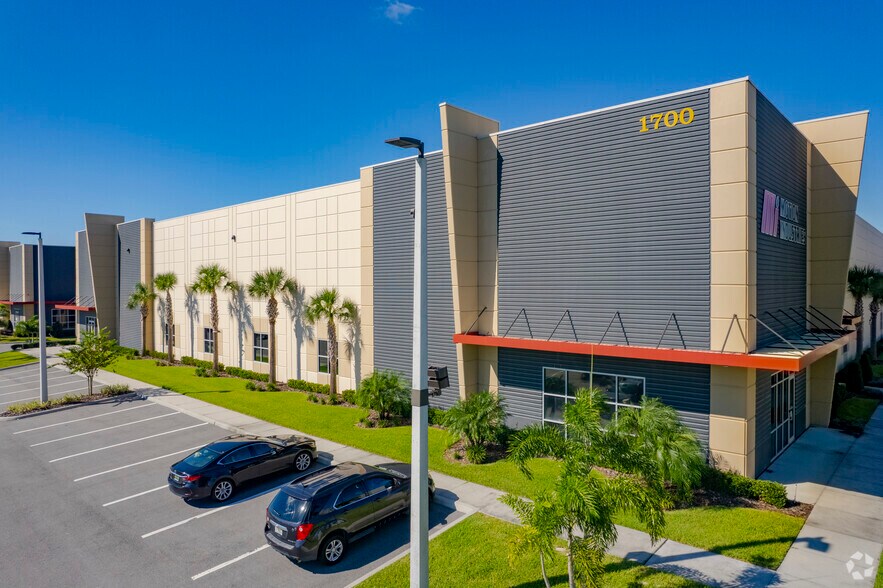 More Photos Of 1500 County Line Rd, Plant City Warehouse For Lease