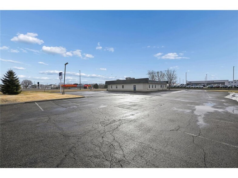 More Photos Of 700 Highway 55 E, Buffalo Office For Lease