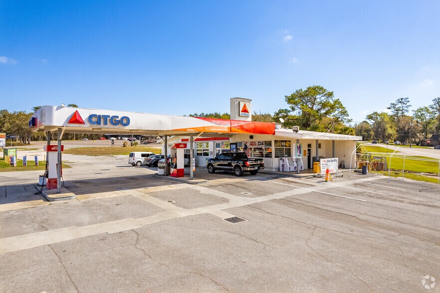 More Photos Of 709 S Broad St, Brooksville Service Station For Sale