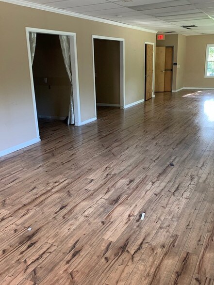 More Photos Of 385 Oxford Valley Rd, Yardley Freestanding For Lease