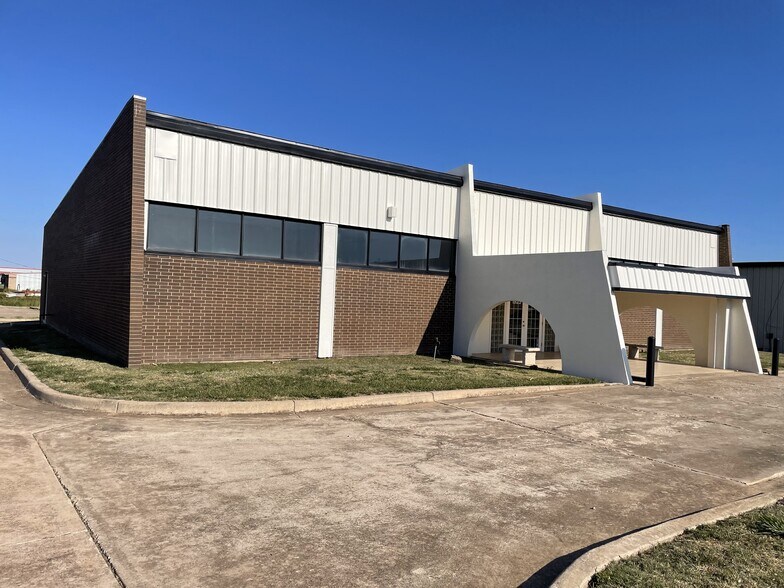 More Photos Of 1923 Atchison Dr, Norman Medical For Lease