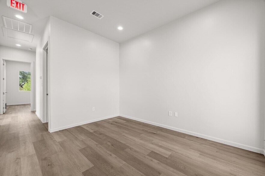 More Photos Of 701 Crystal Falls Pky, Leander Office For Sale