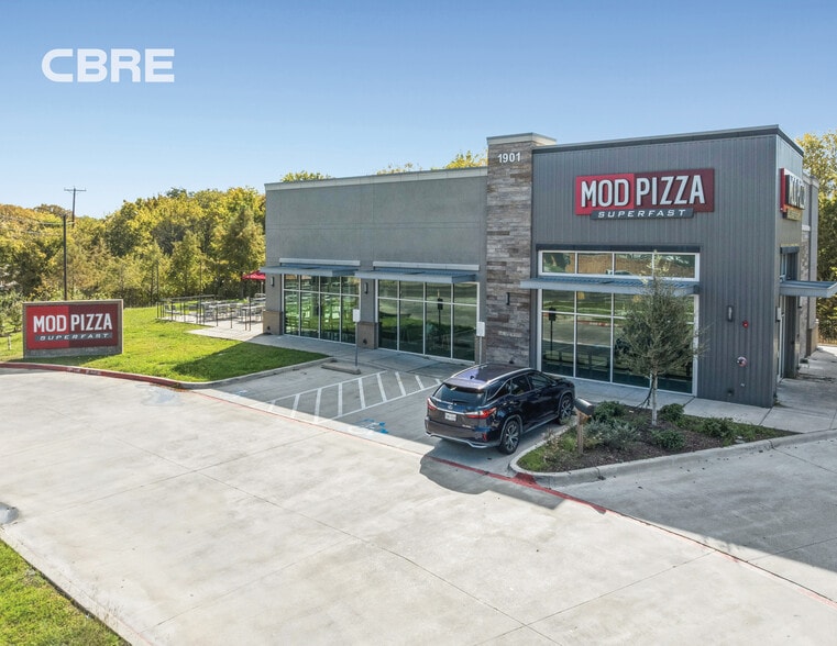 More Photos Of 1901 N Goliad St, Rockwall General Retail For Sale