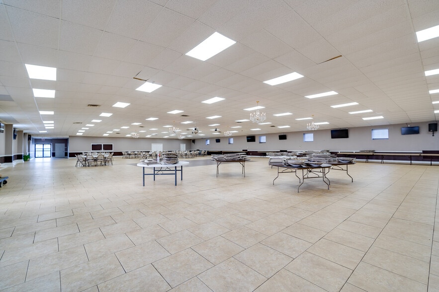 More Photos Of 6962 Coles Rd, Middletown General Retail For Sale