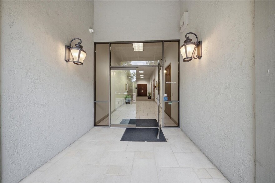 More Photos Of 700 University Ave, Sacramento Office For Lease