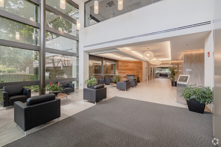 More Photos Of 4-6 Parklane Blvd, Dearborn Office For Lease