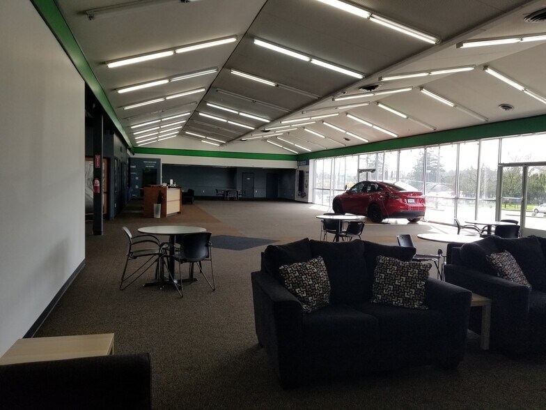 More Photos Of 4616 SE 82nd Ave, Portland Auto Dealership For Lease