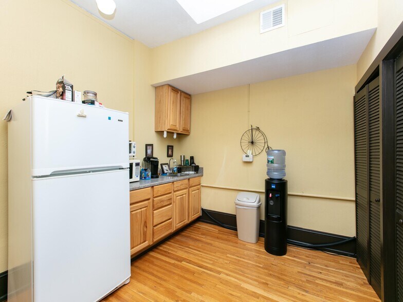 More Photos Of 317 N Main St, Hendersonville Storefront Retail Office For Sale