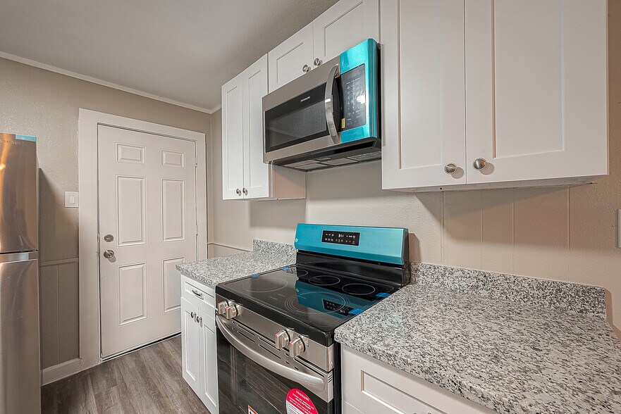 More Photos Of 2207 1/2 Cedar Bayou Rd, Baytown Apartments For Sale