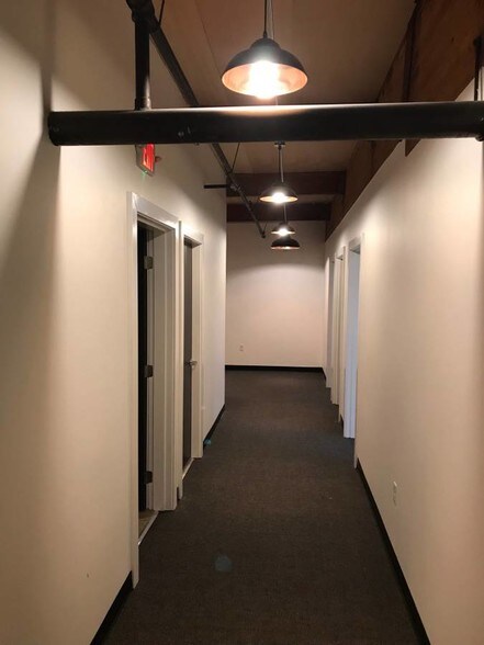 More Photos Of 2330 NW 31st Ave, Portland Flex For Lease