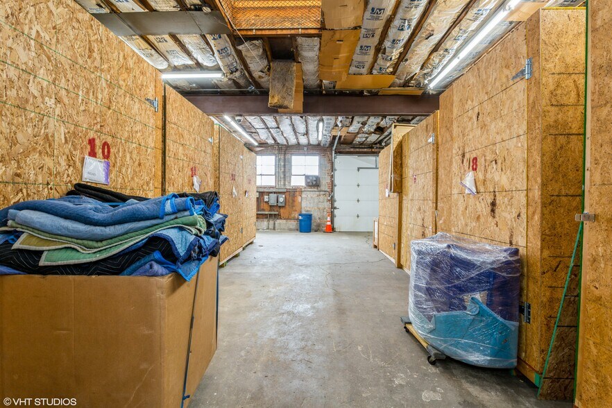 More Photos Of 7331 Ridgeway Ave, Skokie Showroom For Lease