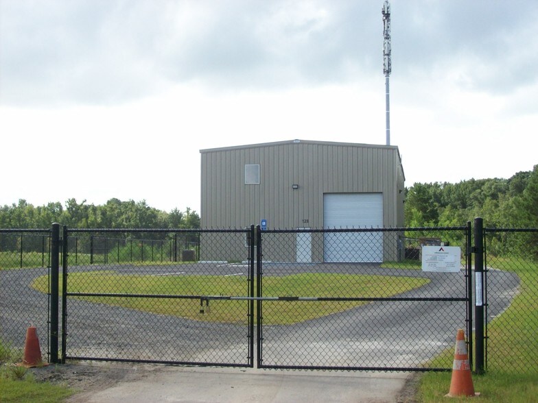 Primary Photo Of 128 Pipemakers Cir, Pooler Light Distribution For Lease