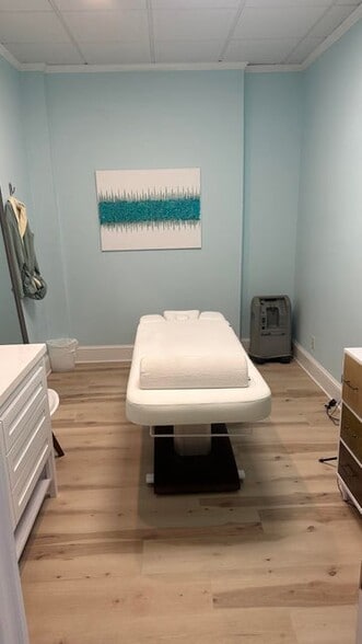 More Photos Of 1075 Duval St, Key West Apartments For Lease