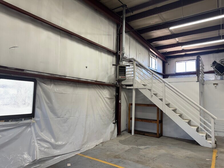 More Photos Of 1210 S El Paso St, Colorado Springs Warehouse For Lease