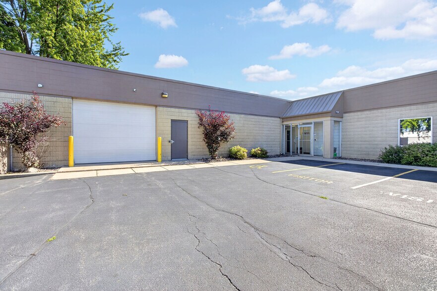 Primary Photo Of 3125 Medalist Dr, Oshkosh Office For Sale