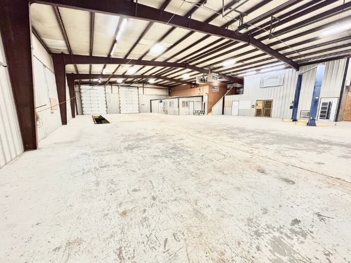 More Photos Of 502 NW Highway 270, Woodward Truck Terminal For Lease