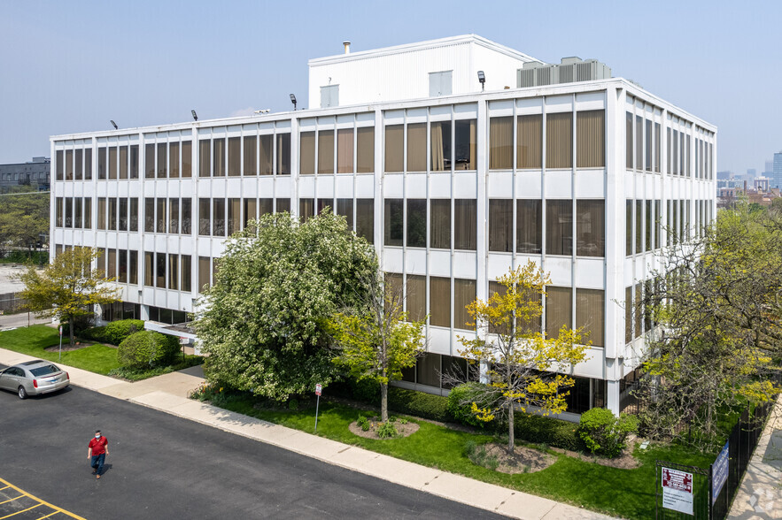 Primary Photo Of 2600 S Michigan Ave, Chicago Medical For Lease