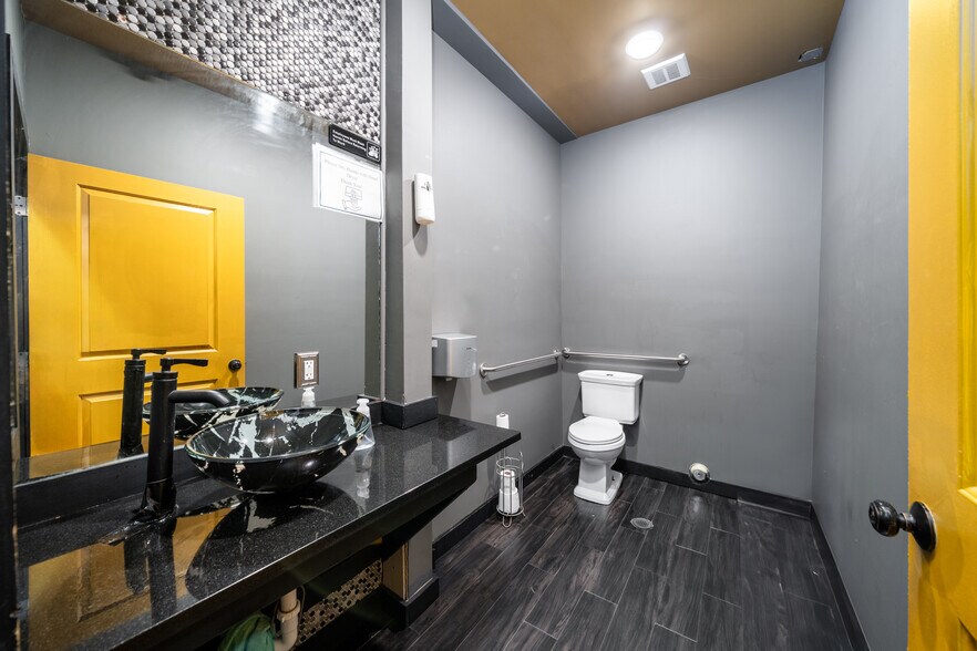 More Photos Of 990 Broadway, Bayonne Restaurant For Sale