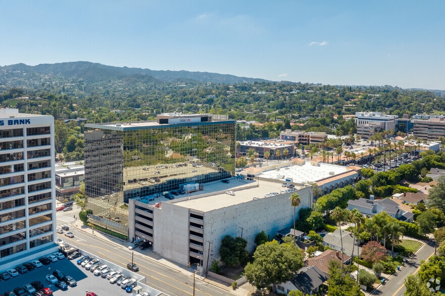 More Photos Of 16311 Ventura Blvd, Encino Office For Sale