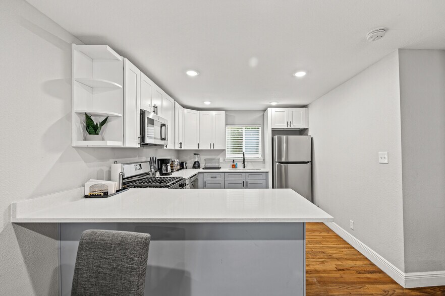 More Photos Of 2512 Calumet St, Houston Apartments For Sale